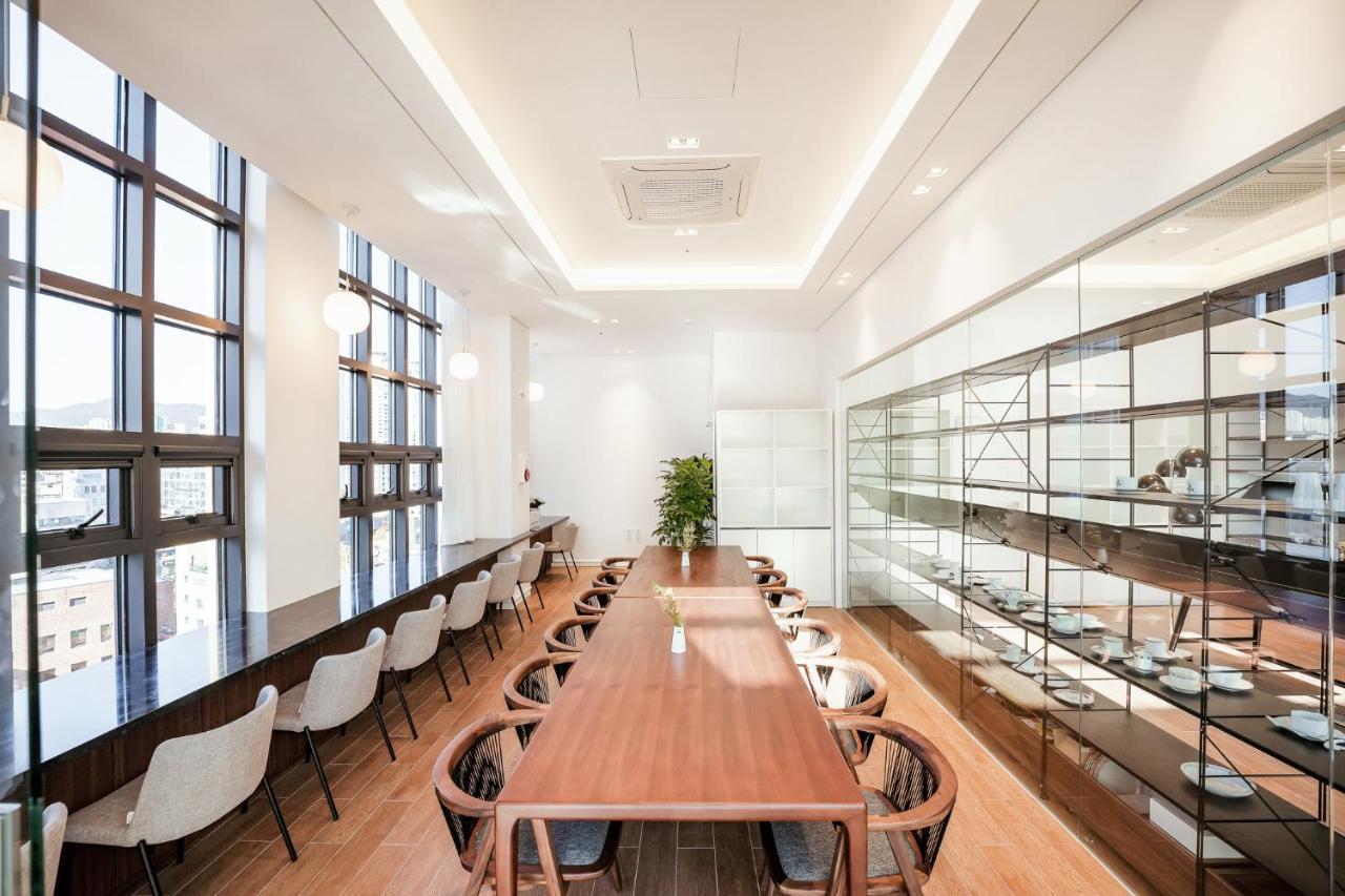 Space And Mood Busan Bagian luar foto